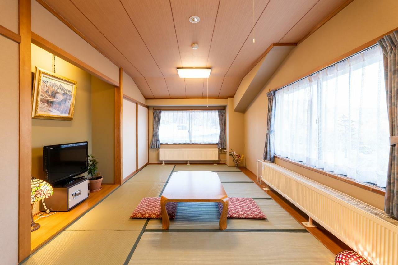 Hotel Sunny Shiga Яманучи Екстериор снимка