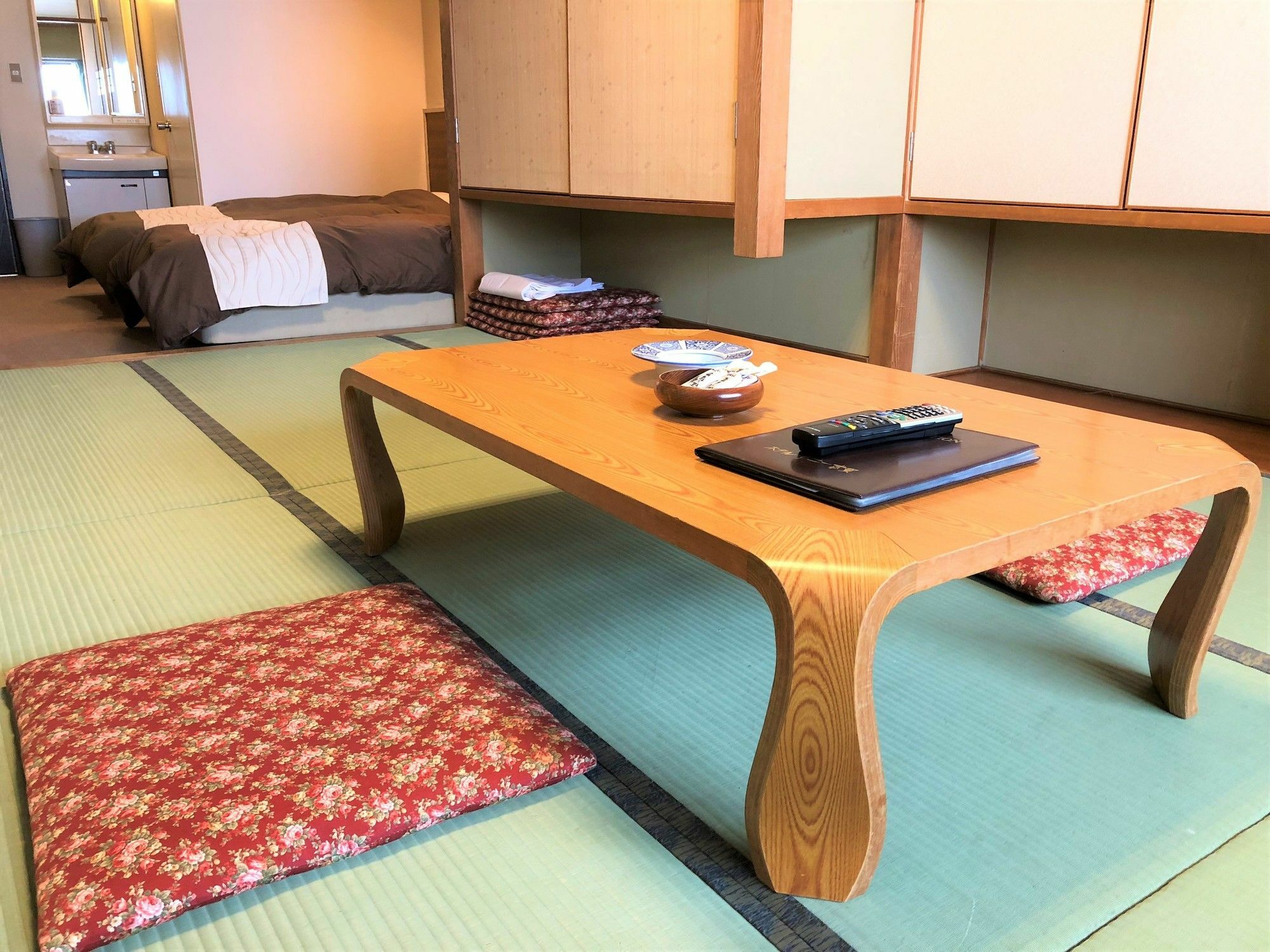 Hotel Sunny Shiga Яманучи Екстериор снимка